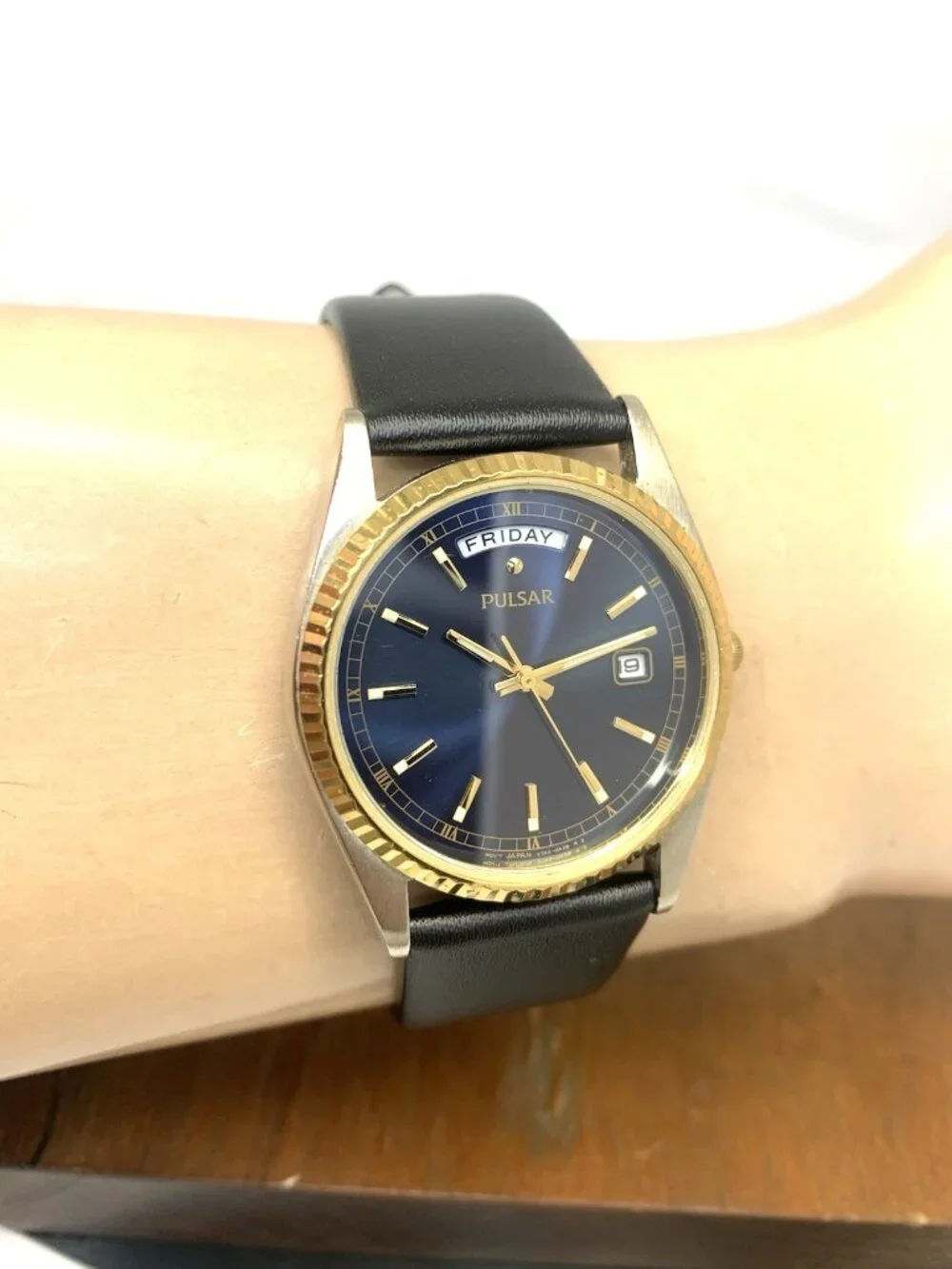 Pulsar Men's Watch V744-0A20 Vintage Quartz Blue Dial Day Date Black Leather